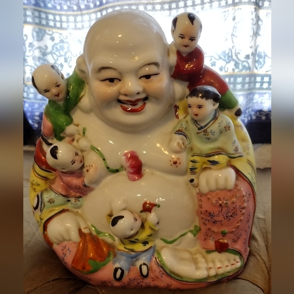 VINTAGE!! HAPPY BUDDHA WITH 5 CHILDREN PORCELAIN FAMILLE ROSE